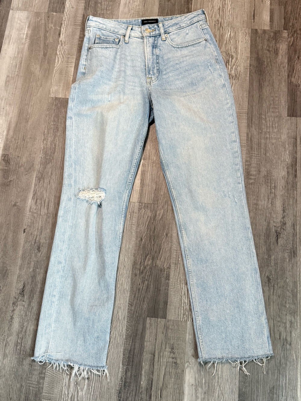 Free Assembly Light Blue Straight Leg Women's Jeans with Distressed Knee